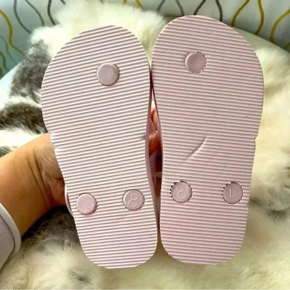 Old Navy flip flop  sandals strawberry - Picture 4 of 4
